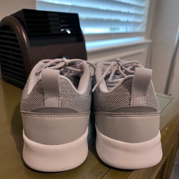 Adidas Cloudfoam Super, women’s size 7 - Picture 7 of 7